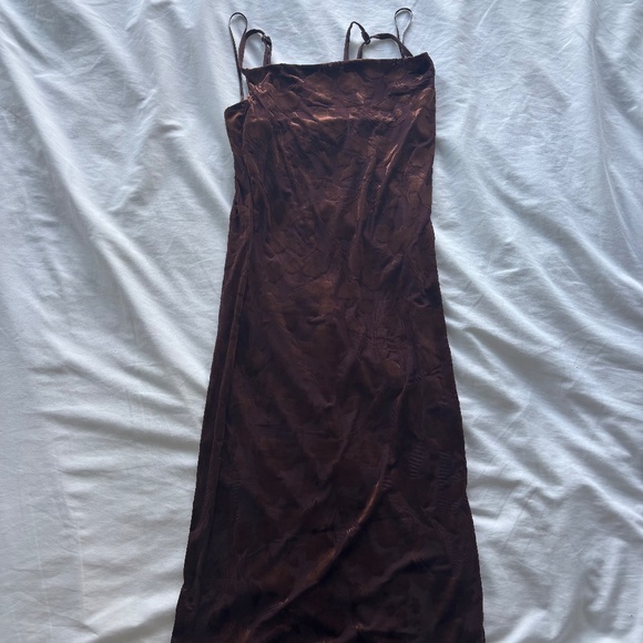 Windsor - Oh-So-Chic Floral Velvet Burnout Midi Dress - Picture 2 of 2